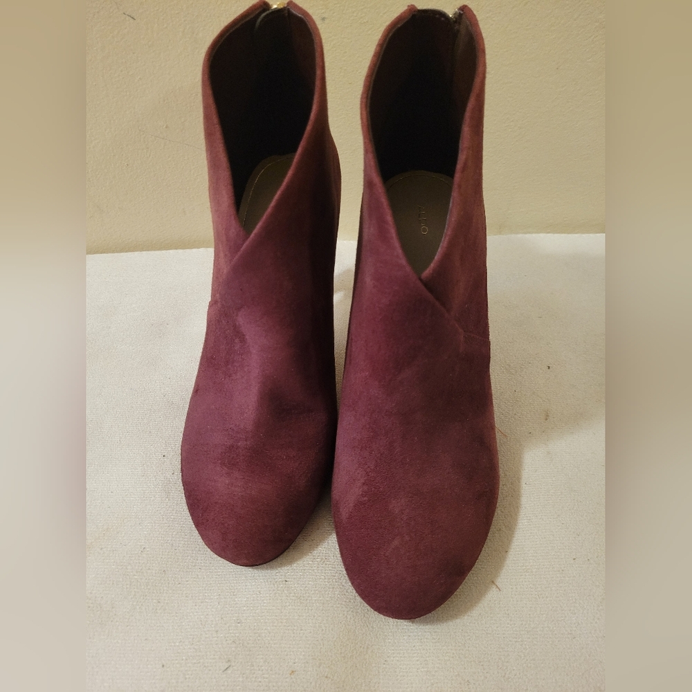 Aldo Women's Shoe Burgundy Ankle Boots Suede Zip in the Back Size US 7.5